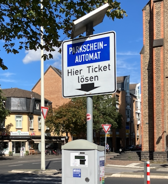 Parkscheinautomat vor St Josef