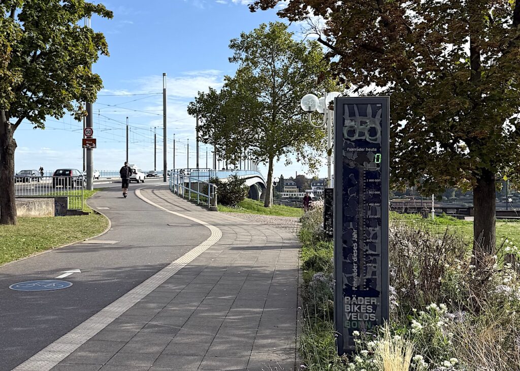 Kennedybrücke Bonn Fahrrad Zählstelle defekt, sie zeigt den Wert 0